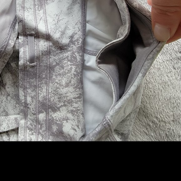 LuluLemon Crop Pants - Picture 3 of 3